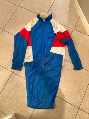 VINTAGE UNISEX NIKE 2PC TRACK SUIT JACKET IS XLT W/HOOD,PANTS LT W/DRAWSTRING